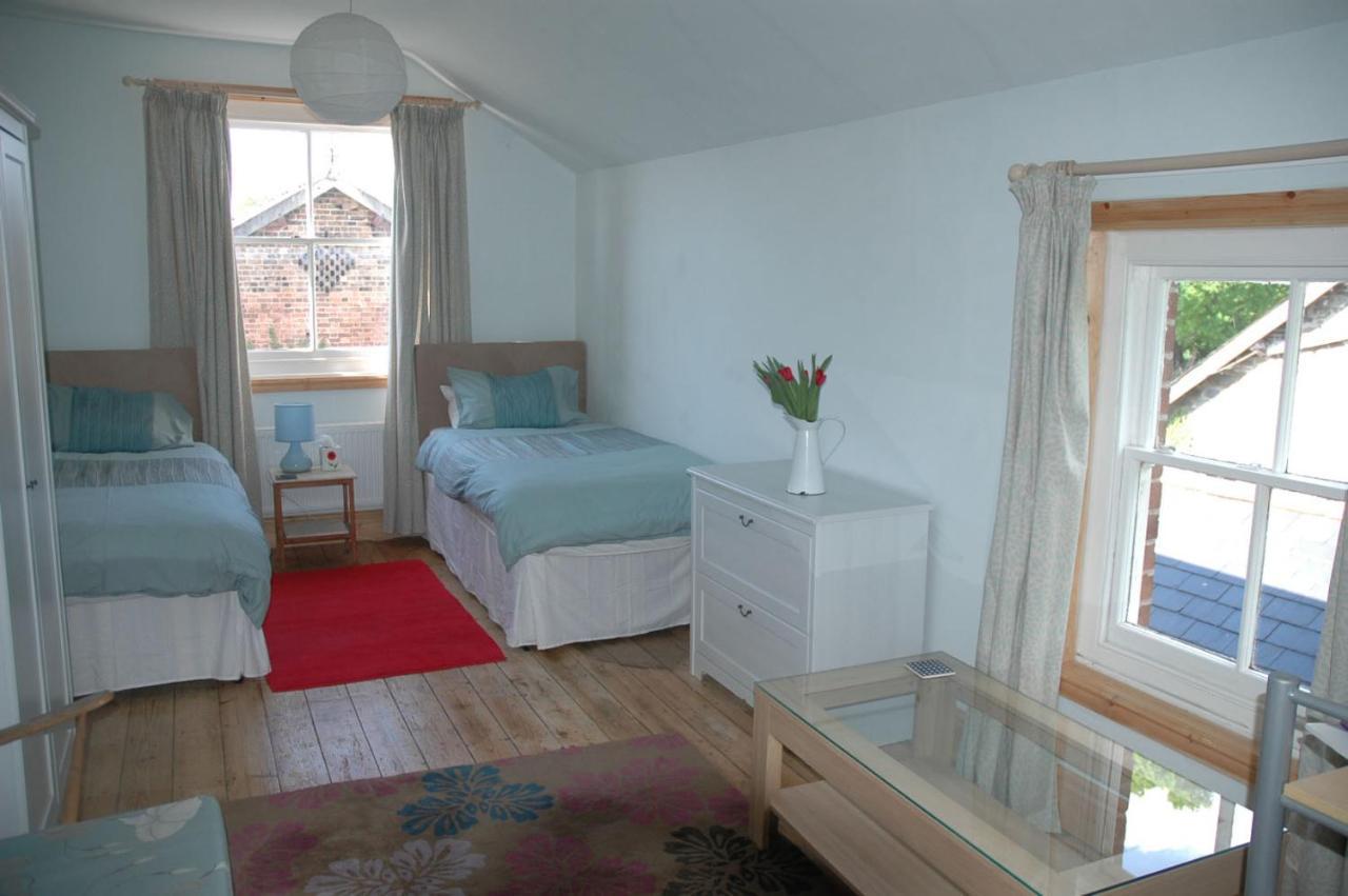 Mid Wales Arts B&B Caersws Bagian luar foto